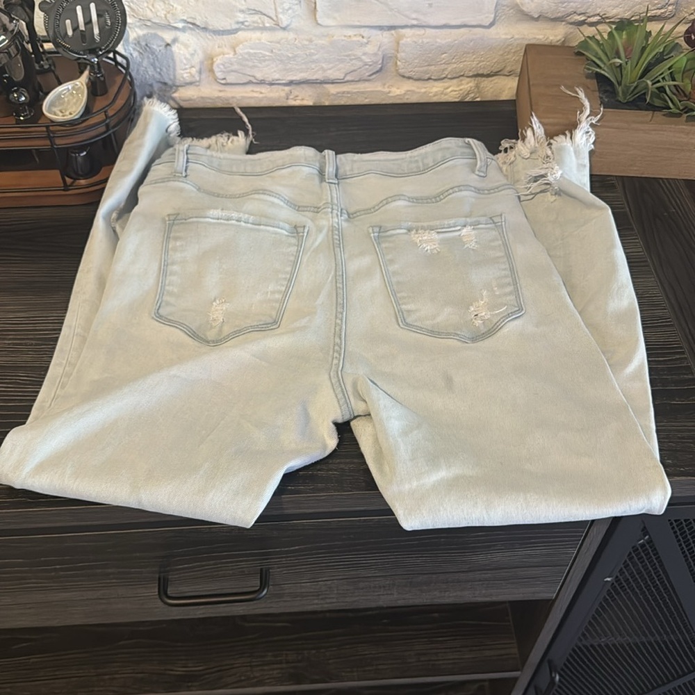 Vervet Stylish Distressed light wash Jeans - Picture 2 of 4
